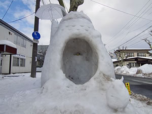 雪像のトトロ