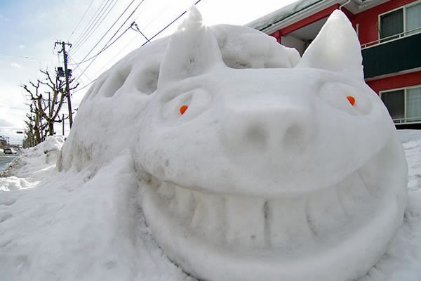 ネコバスの雪像