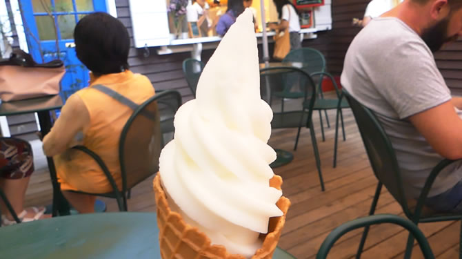 ジブリ美術館　カフェ麦わらぼうし　森のソフトクリーム