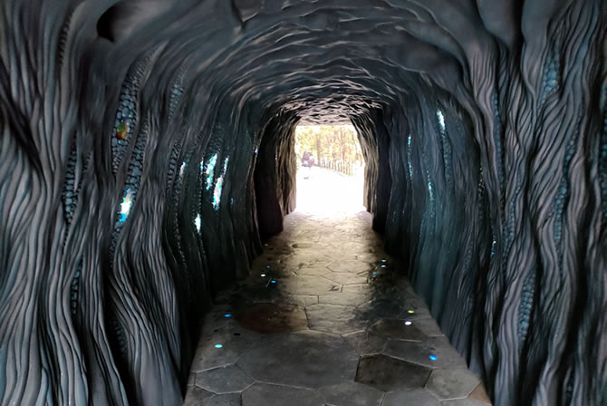 ジブリパーク　洞窟