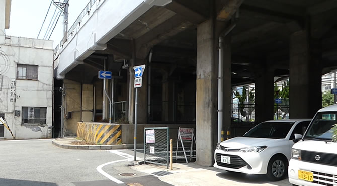 ジブリ旅　阪急電鉄の高架下